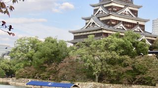 本丸と二の丸を取り囲む堀