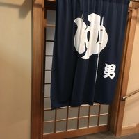 本館の温泉は、さらりとした泉質で開放的です。