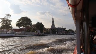 川からバンコクの街を眺められる