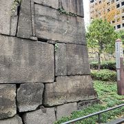 赤坂御門の石垣の一部