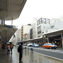 京都マルイ・八坂神社方面を見る