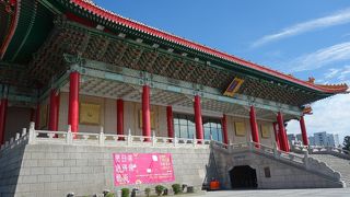 中正紀念公園内の大きな二つの建築