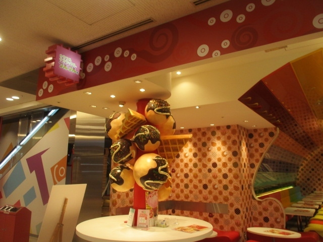 ど派手な店です