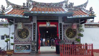 境内は多くの参拝客でにぎわっていました