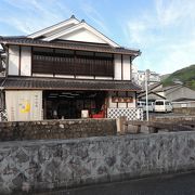 紺屋川沿いにある物産館