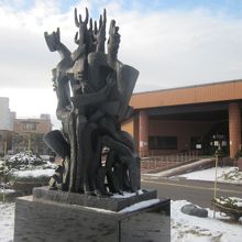 すぐ隣が道立旭川美術館なので判りやすいですね。