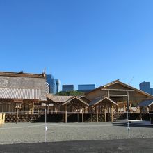西神門や主基殿(左手)の側面など
