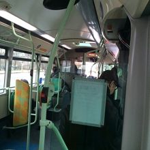 バス車内