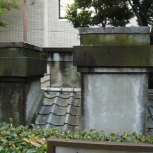 旧乃木邸で使われていた煙突です。本物とレプリカがあります。