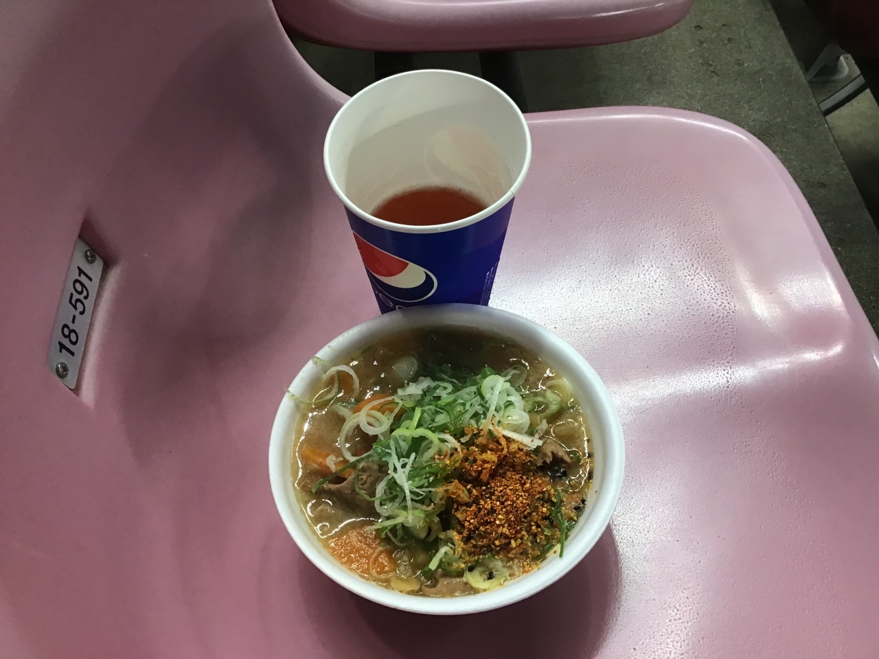 寒くなってきて　やはり　もつ煮を。