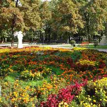 9月中旬にはまだ花いっぱいだったドゥボーヴィ公園。