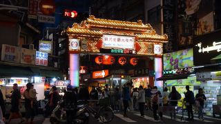 大賑わいの夜市体験