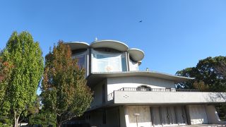 とても目を惹く建物です