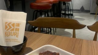 1階で杏仁豆腐アズキを頂きました。