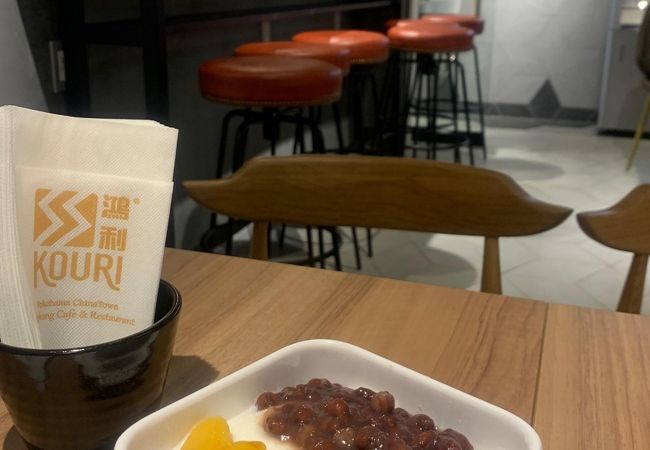 1階で杏仁豆腐アズキを頂きました。