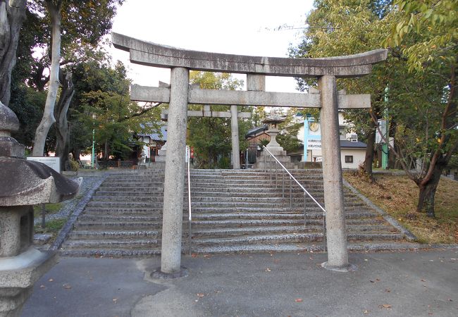 住宅街の神社