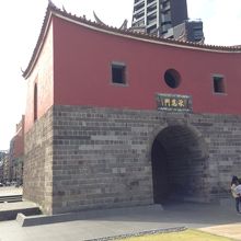 奥行きが有りとても風格のある門です