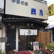 蕎麦屋っぽい雰囲気の入口