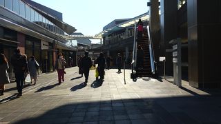 建て替えのため長らく閉鎖していたアウトレットが名前も変わって新装オープンしました