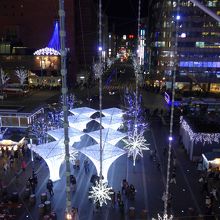 上から見たイルミネーション光の道