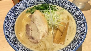 濃厚魚介らーめんのスープはどろどろ