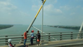 メコン川に架かる橋