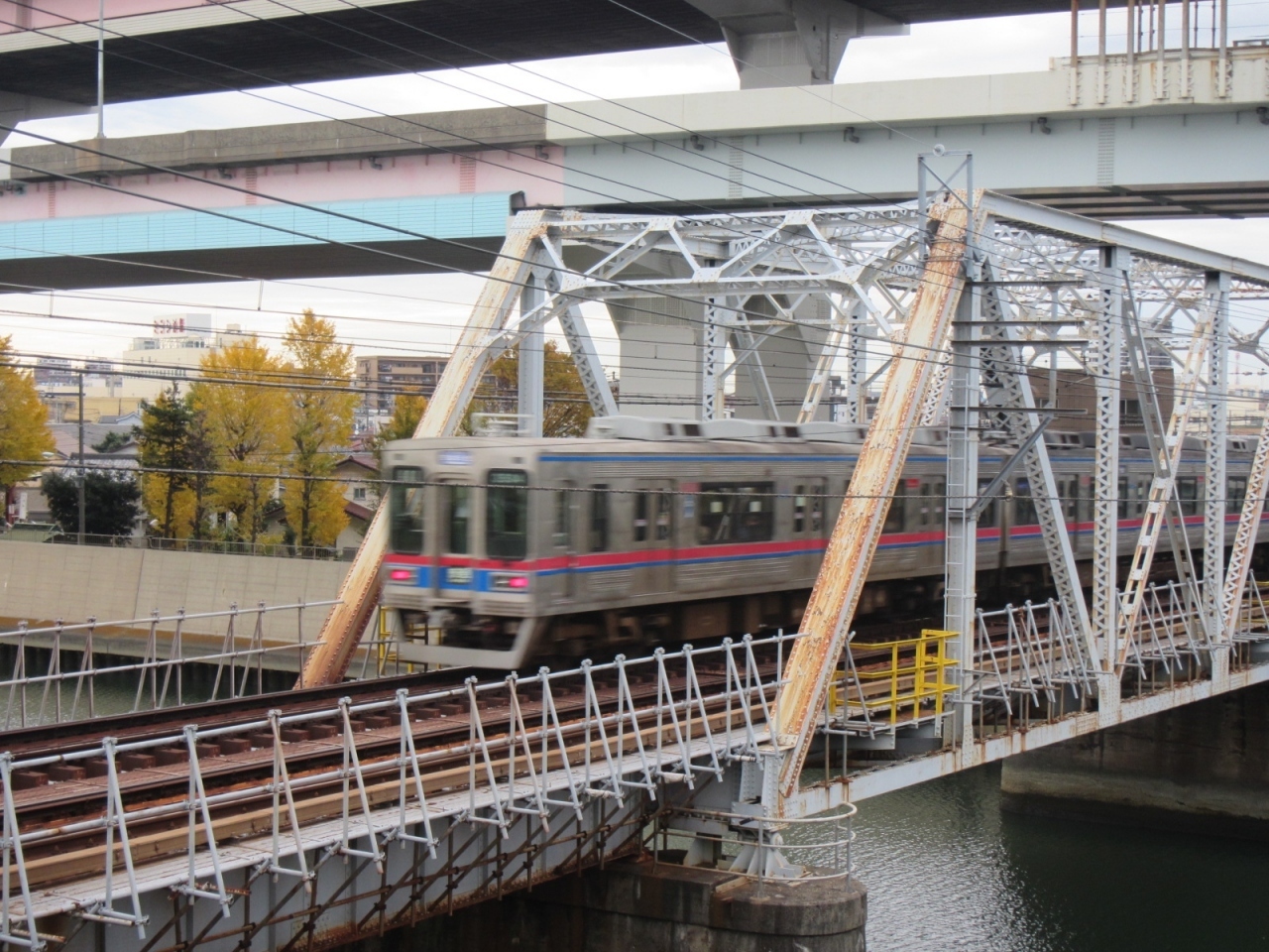 成田空港スカイアクセス線よりも時間かかるが安い