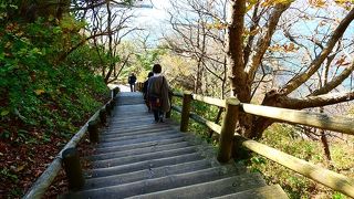 下北半島を代表する景勝地．歩いて行くのは結構大変でした．