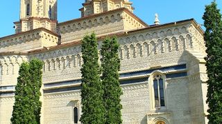 三人の聖職者教会