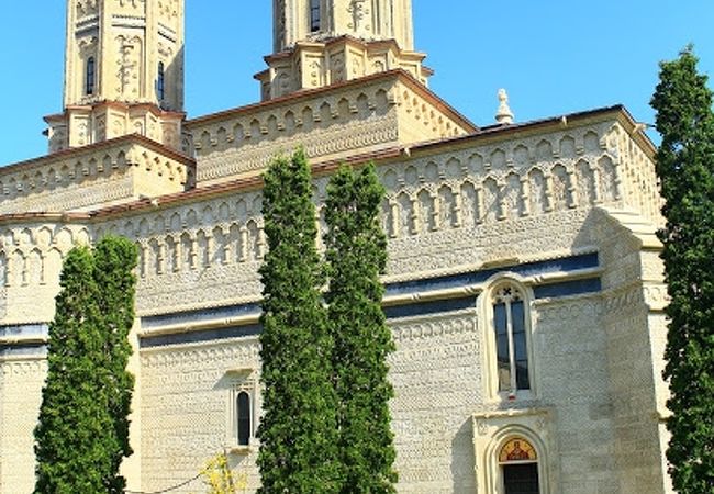 三人の聖職者教会