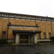 ｢帝冠様式｣特有の軒下の意匠や屋根！