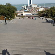 階段の上から見た風景です。黒海を見る事ができます
