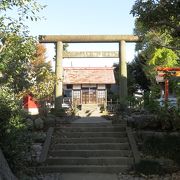 鎌倉古道沿いに位置する神社