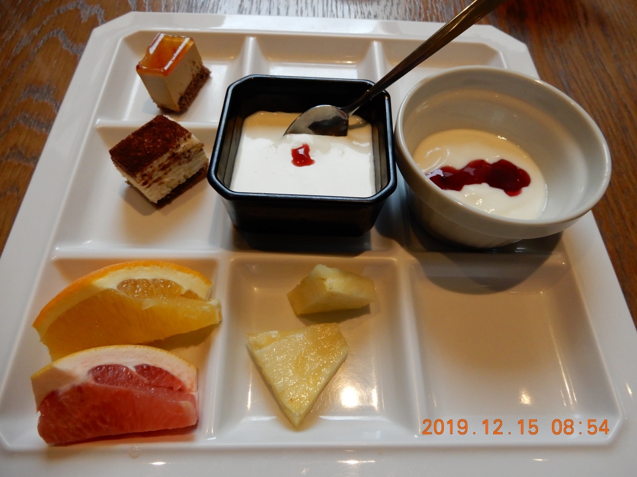 ケーキ・フルーツ・パンナコッタ・ヨーグルト