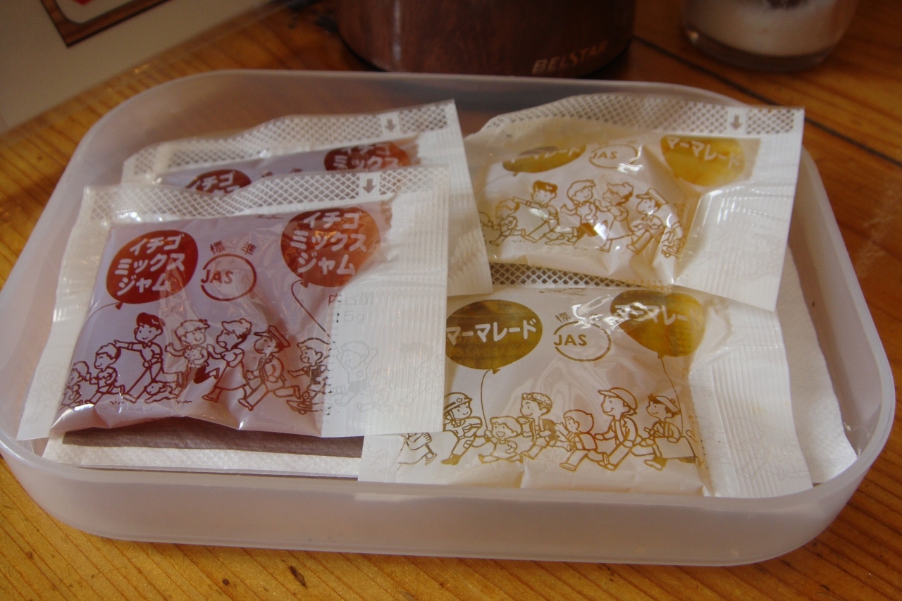 イチゴジャムとマーマレードはケーキ用？