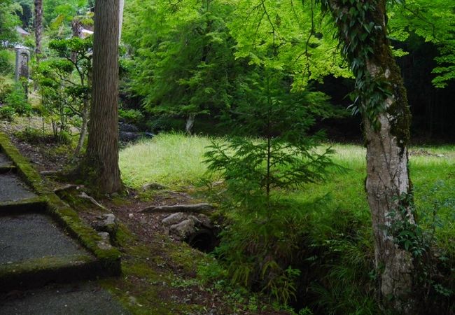 ひっそりとしたお寺。