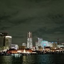 みなとみらいや赤レンガ倉庫などが見渡せます