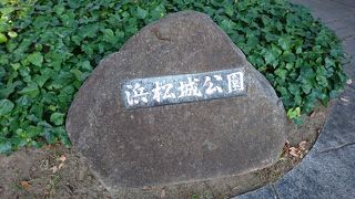 歩きにくい入口。