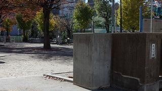 両国公園　勝海舟の碑がある