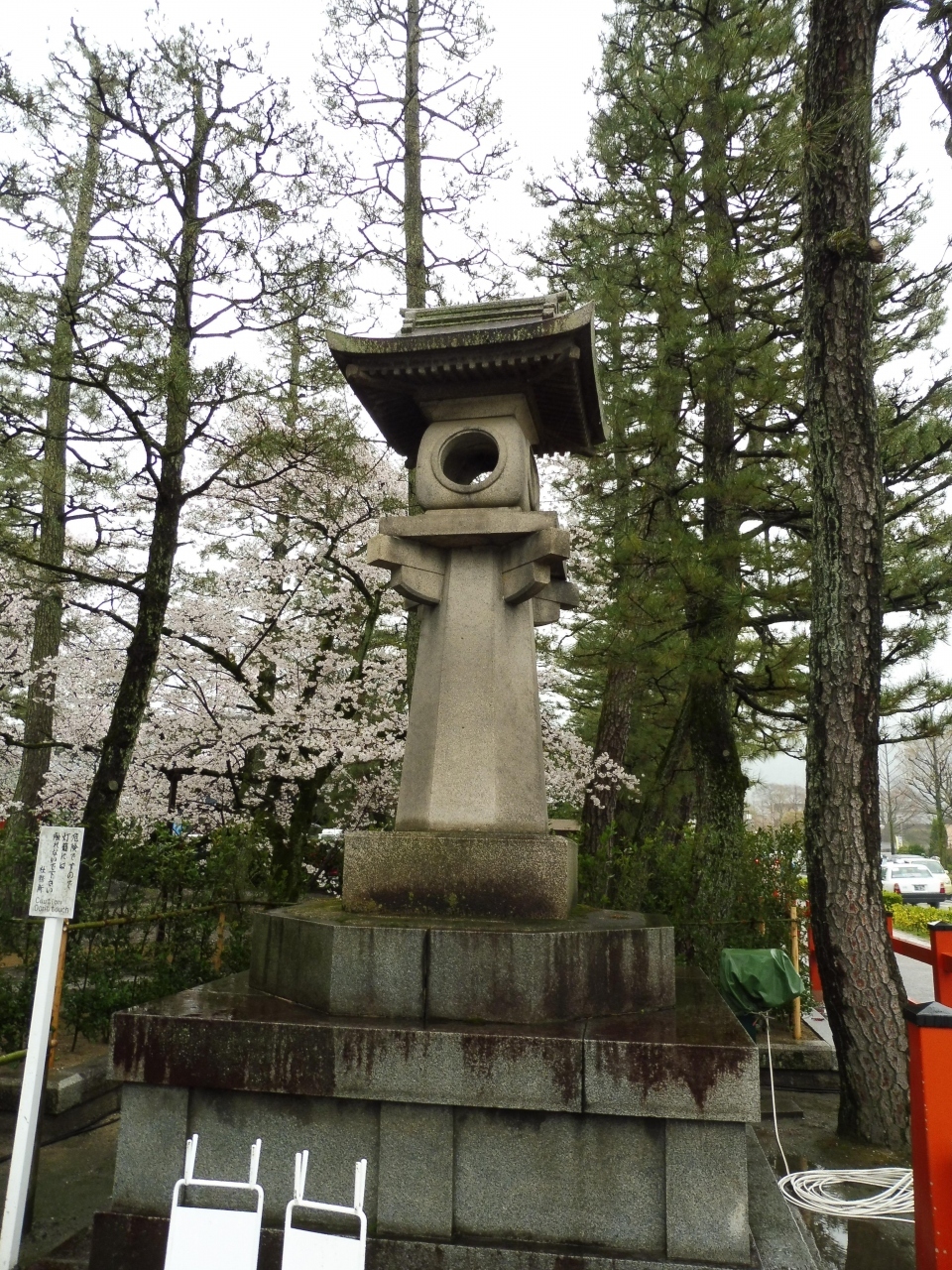 公園内のメインストリートは神宮道り・・・