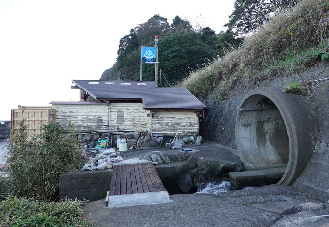 湯船に浸かってしまうと海を眺めることができない