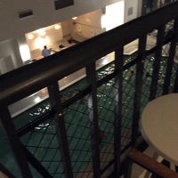 バルコニーから見たプール