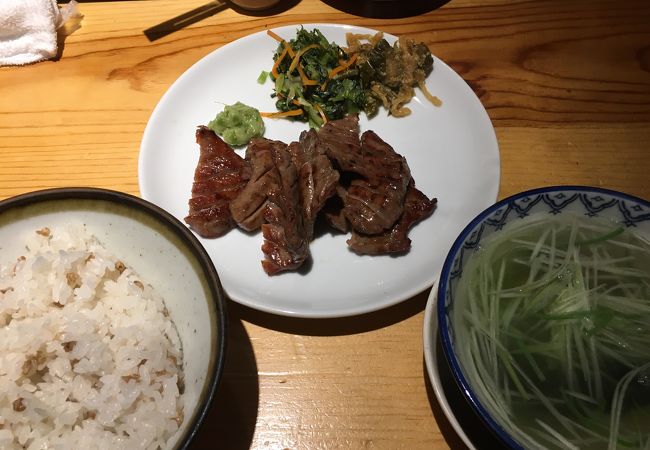 仙台へ来たからには牛たんを食べて帰らねば