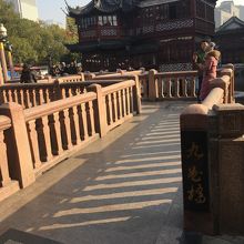 九曲橋から湖心亭