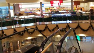 エスカレーターの後ろ