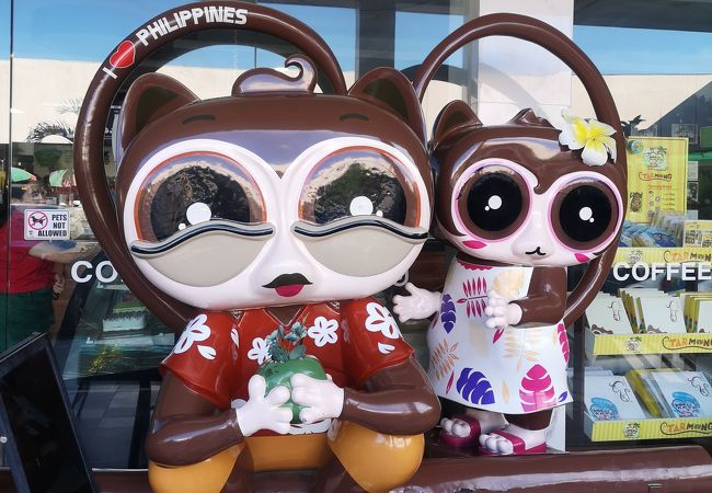 お土産も扱うブレッドカフェ的なお店