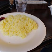 カレーのご飯は大盛無料。