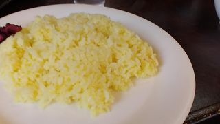 サフランライスのカレー屋。