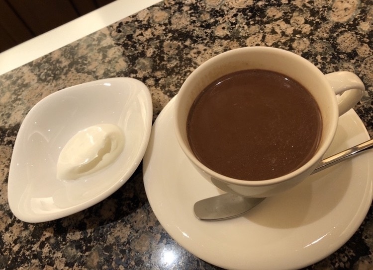 店内のカウンターでイートイン