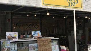 730記念碑近くの土産物店